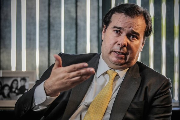 Rodrigo Maia diz que Bolsa está “supervalorizada” e alerta para longo caminho a percorrer com reformas