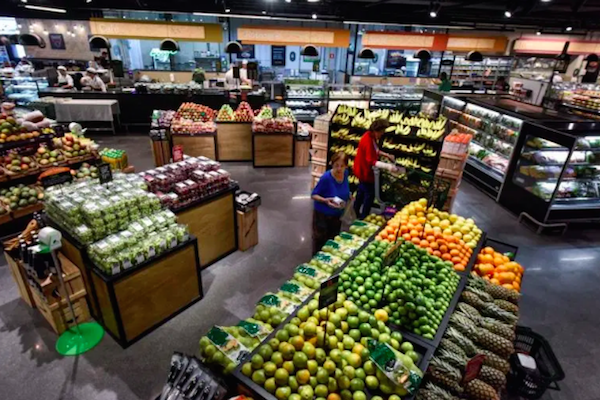 Supermercados limitam compras de alguns itens e terão horário só para idosos